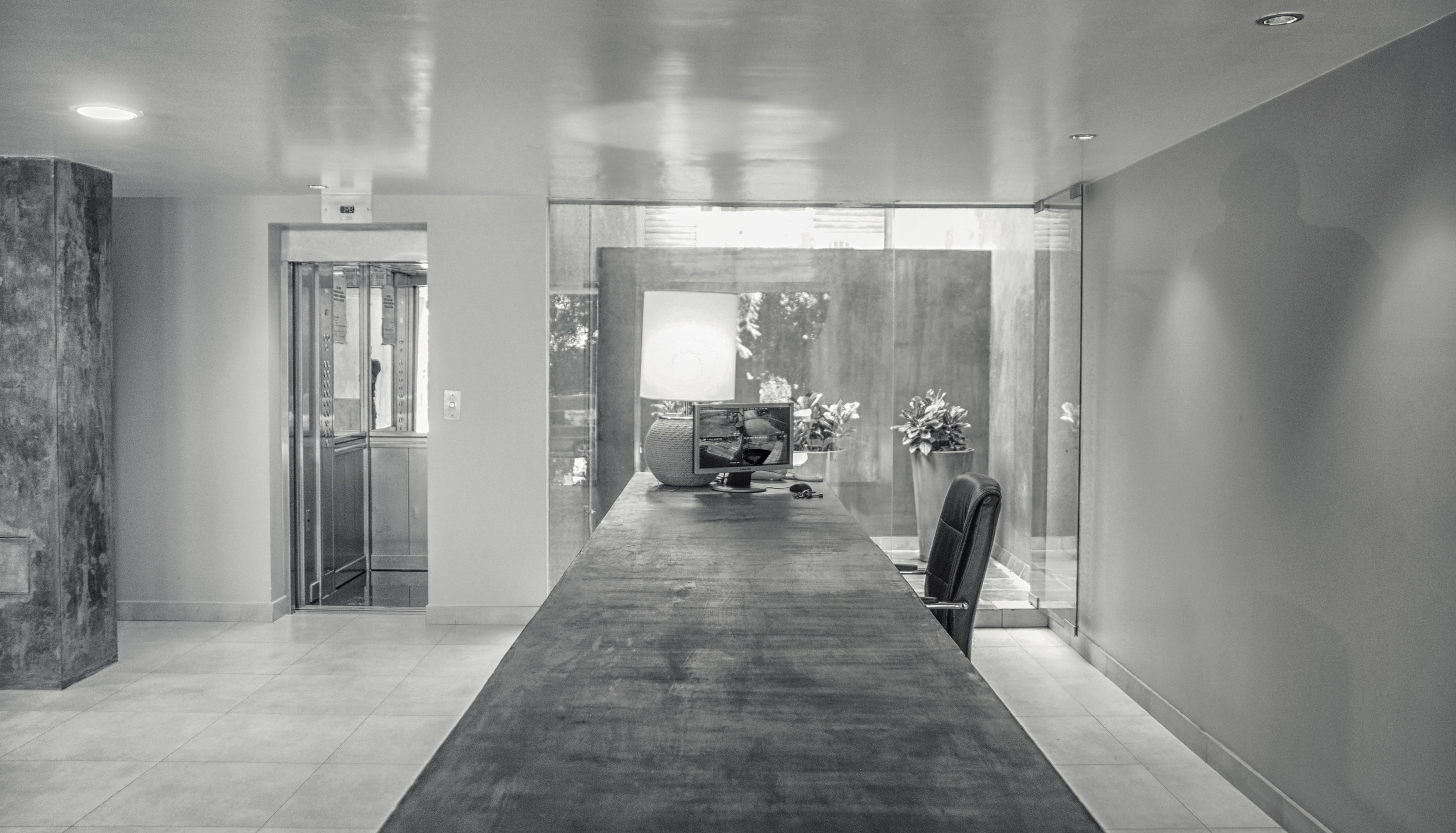 B 700 gallery image 2