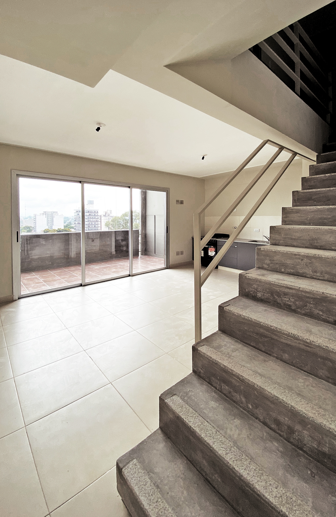 SF 858 gallery image 2