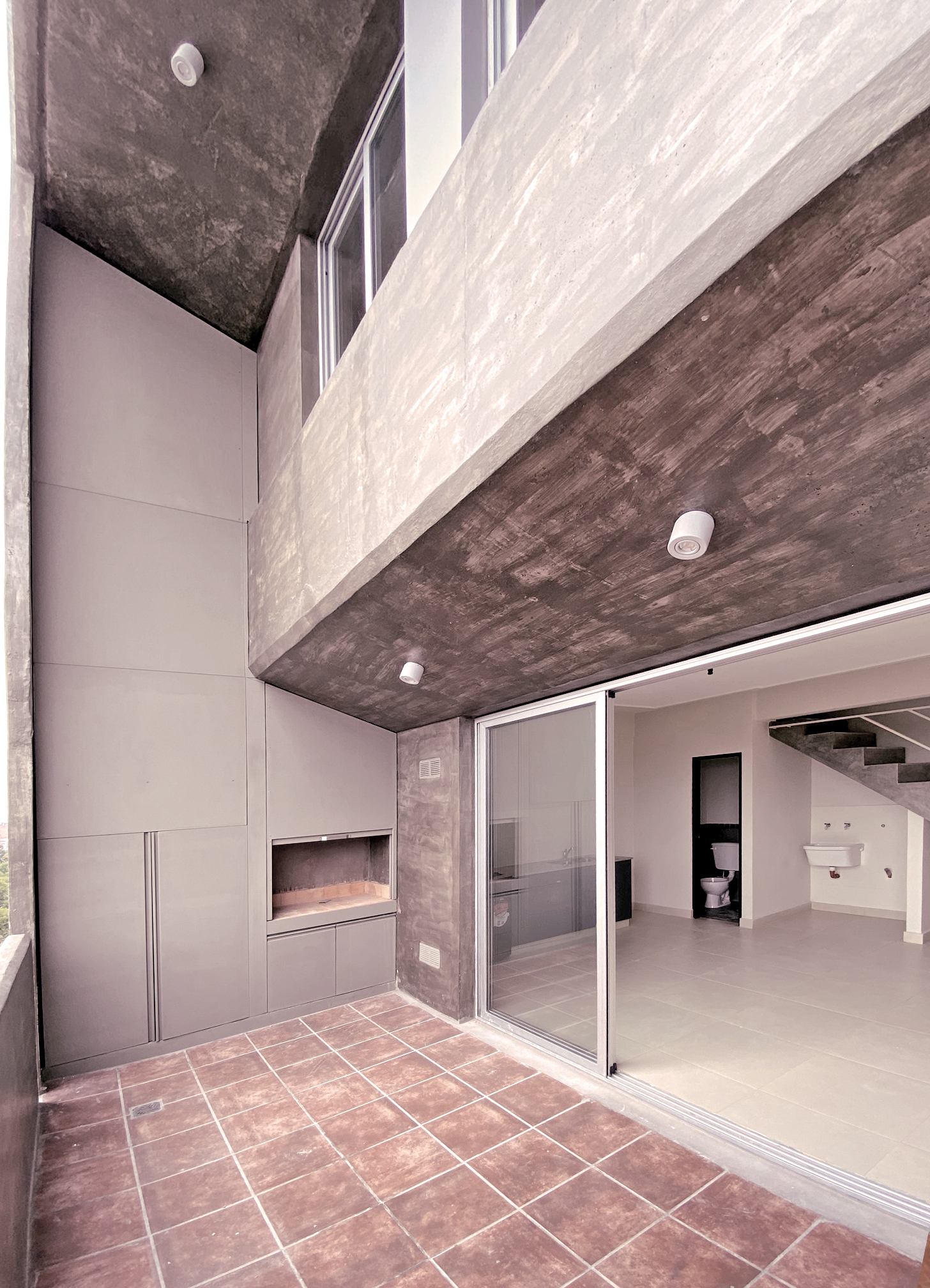 SF 858 gallery image 3