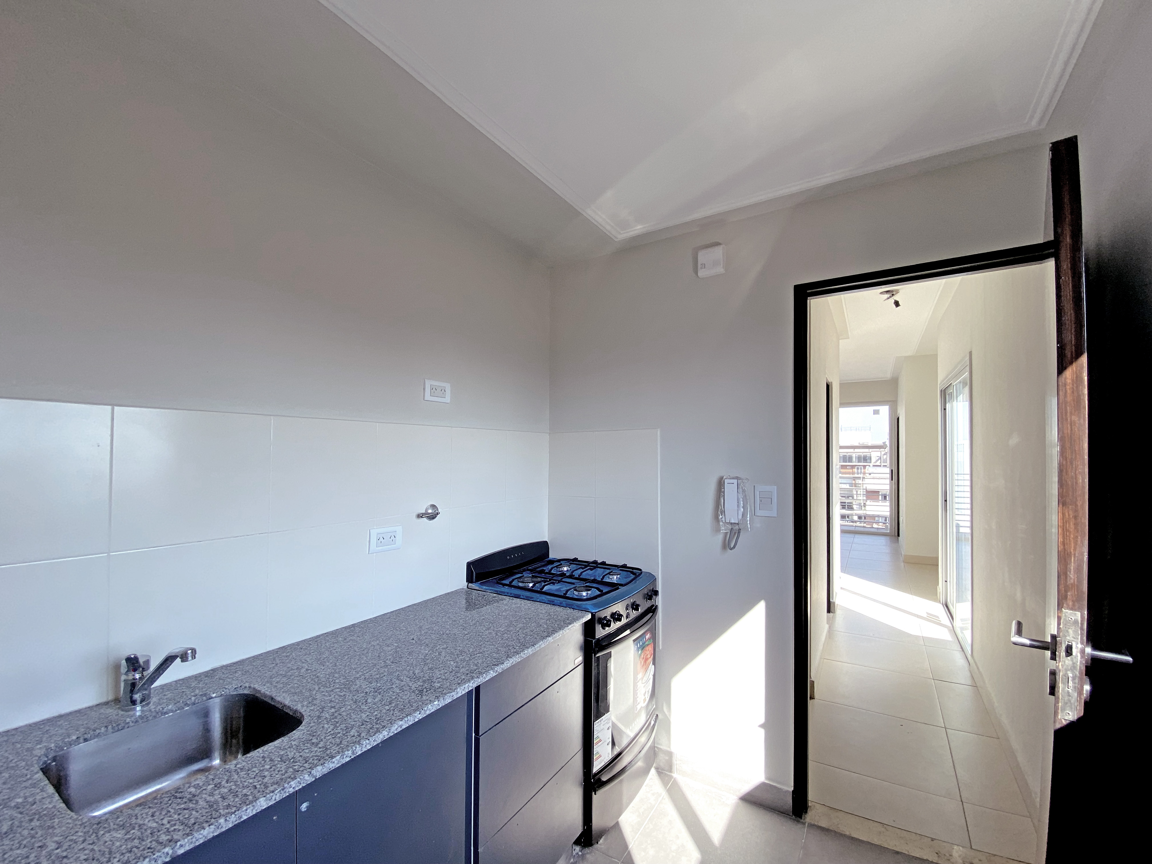 SF 858 gallery image 4